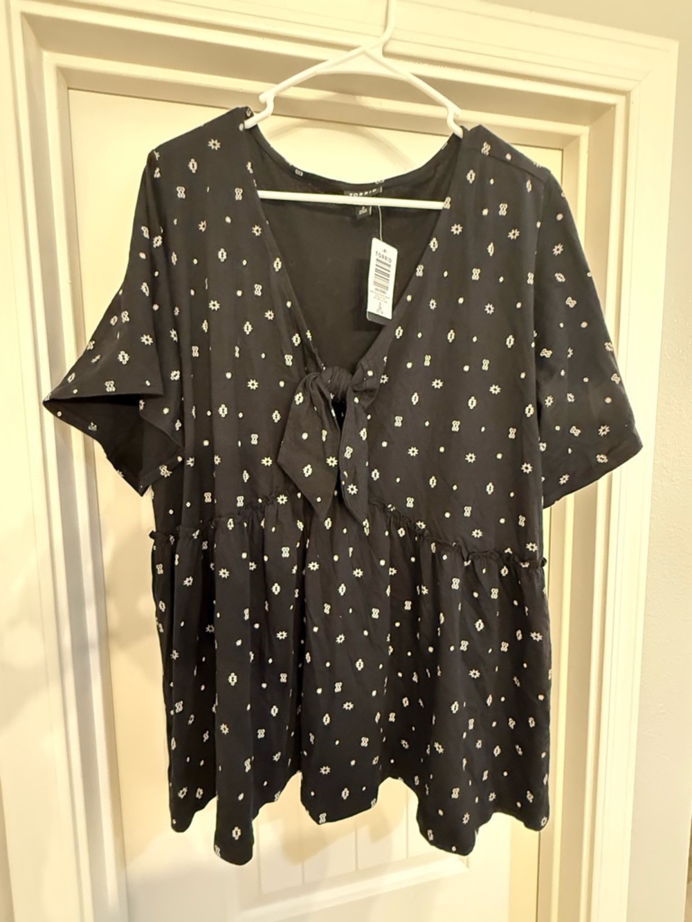 Torrid Black Tie-Front Floral Peplum Tunic